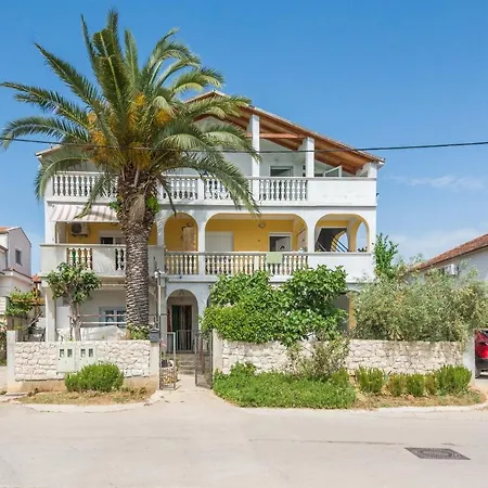 Velika Obala 2 Apartment *