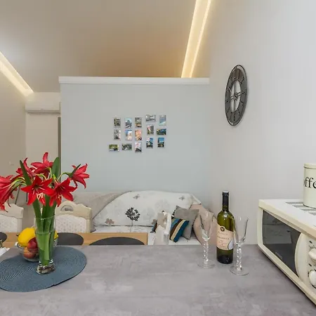 Velika Obala 2 Apartment